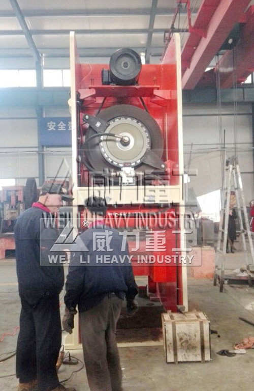 氣動沖床后視圖