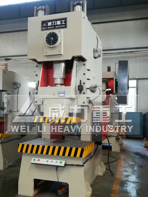 氣動沖床實(shí)物圖片