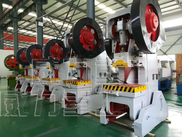 山東威力重工沖床車間