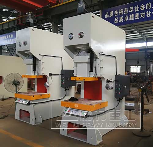 100噸液壓沖床車間實(shí)物圖