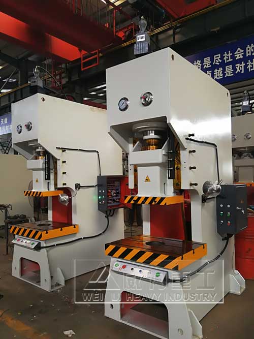 100噸液壓沖床車間實物圖