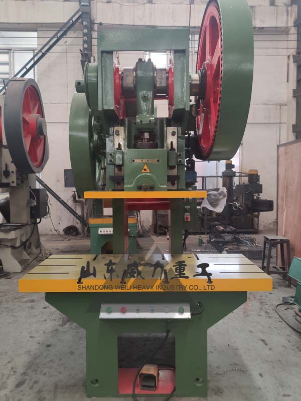 加大工作臺面的80噸沖床