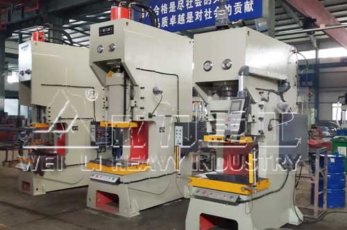 液壓沖床車間實(shí)物圖