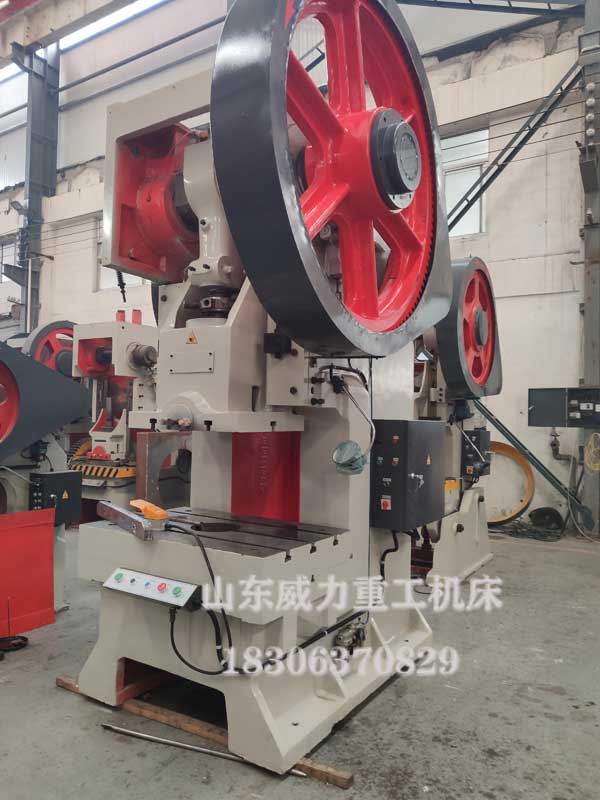 250噸沖床車間現貨圖