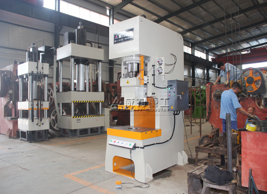 什么是光電保護(hù)？帶有光電保護(hù)的液壓沖孔機(jī)有什么好處？